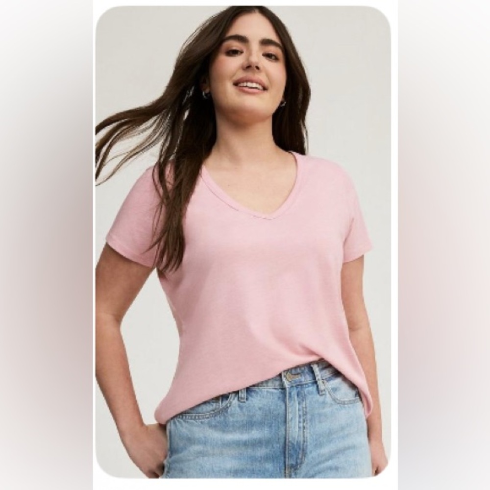 🆕 Torrid Girlfriend V-Neck t-shirt Bleached Mauve Signature Jersey Size 2